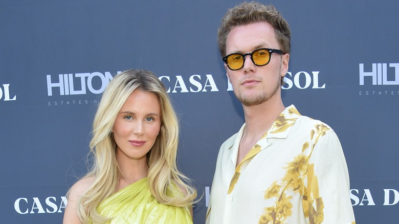 Barron Hilton, Tessa Gräfin Von Walderdorff, posant