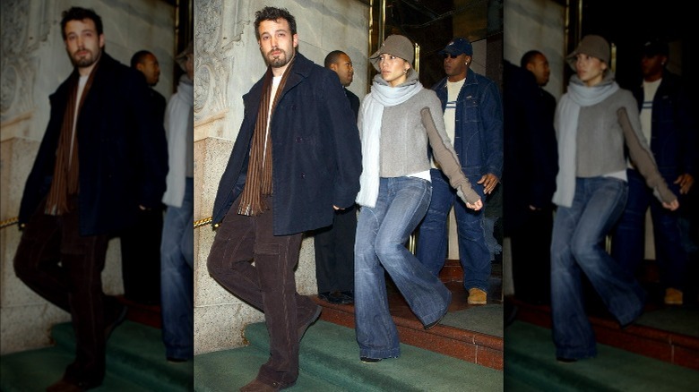 Ben Affleck, Jennifer Lopez descendant les marches