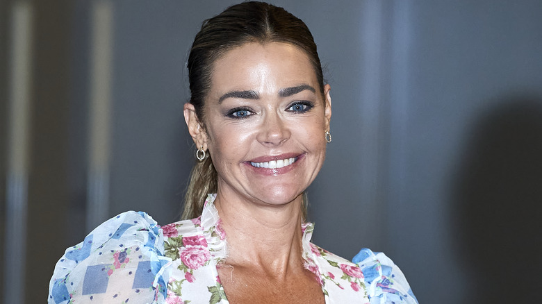 Denise Richards souriante 