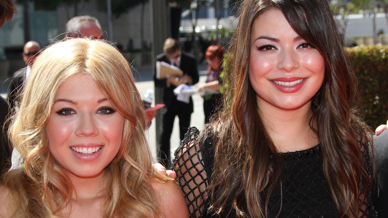 iCarly met en vedette Jennette McCurdy et Miranda Cosgrove aux Emmy Awards 2012