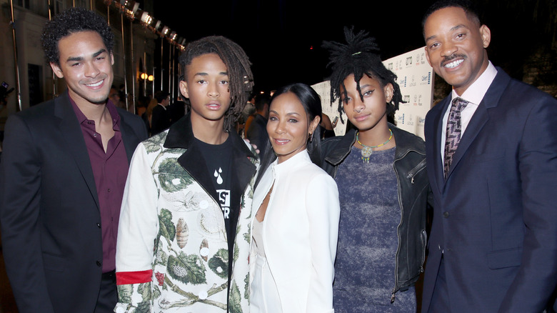 Trey, Jaden, Jada Pinkett, Willow et Will Smith posent