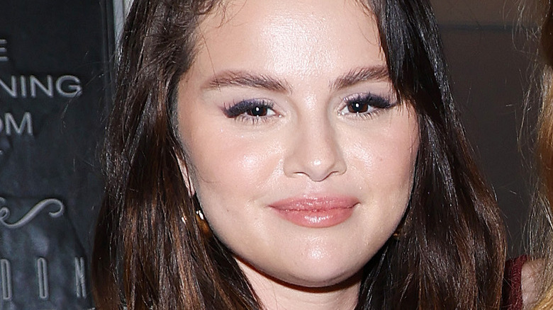 Selena Gomez berce un look naturel