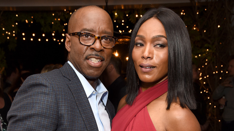 Courtney B. Vance et Angela Bassett souriantes