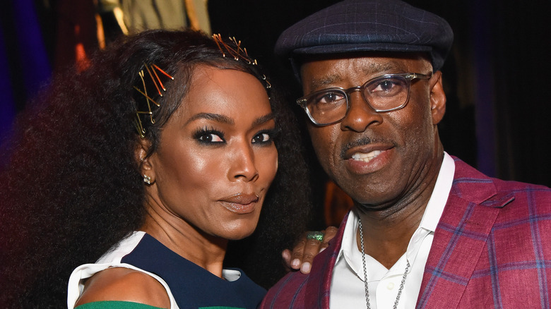 Angela Bassett et Courtney B. Vance posant ensemble