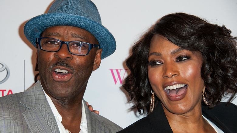 Courtney B. Vance et Angela Bassett rient