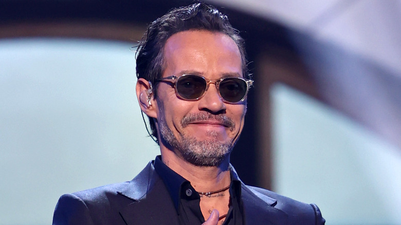 Marc Anthony se produit sur scène lors du gala de la personne de l'année 2021 de la Latin Recording Academy