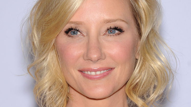 Anne Heche souriante