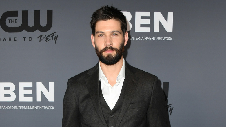 Casey Deidrick lors d'un événement, posant