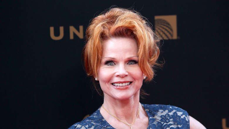 Patsy Pease souriant sur le tapis rouge