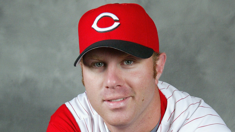 Adam Dunn pose pour un portrait