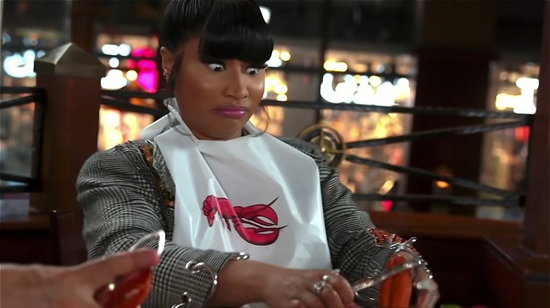 Nicki Minaj ouvre un homard