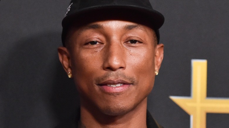 Pharrell Williams avec un chapeau