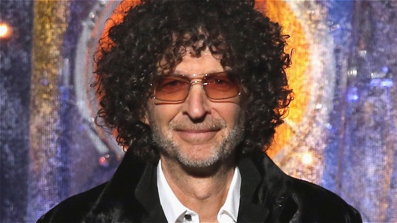 Howard Stern en lunettes de soleil