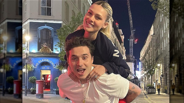 Brooklyn Peltz Beckham se greffe sur Nicola Peltz Beckham 