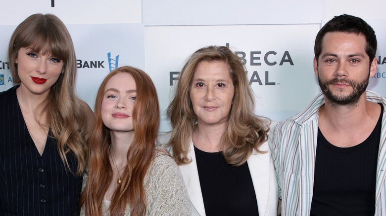 Taylor Swift sur le tapis rouge avec Sadie Sink et Dylan O'Brien