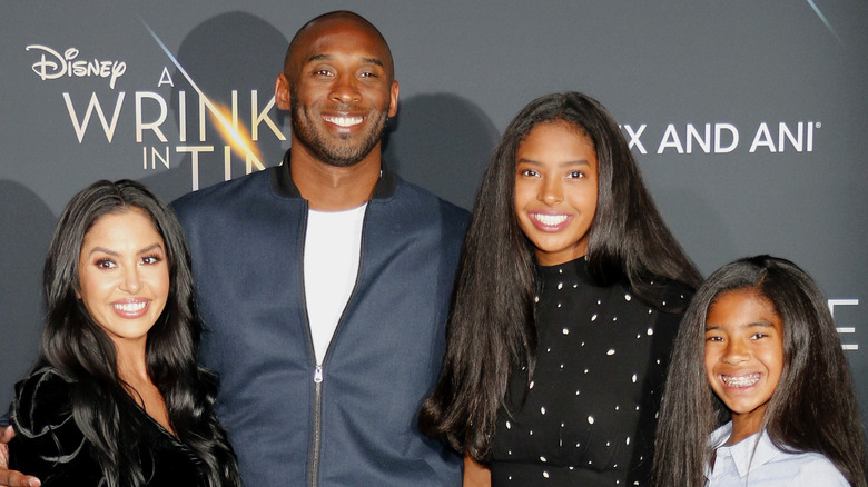 Vanessa, Kobe, Natalia et Gigi Bryant sur le tapis rouge