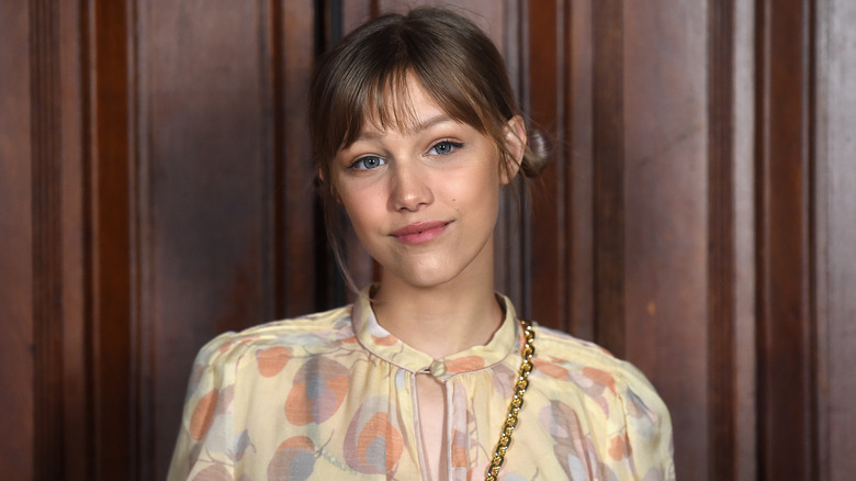 Grace VanderWaal souriante