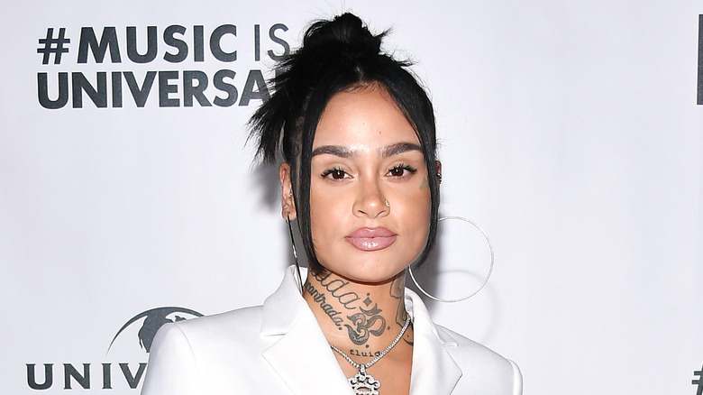 Kehlani en costume blanc 