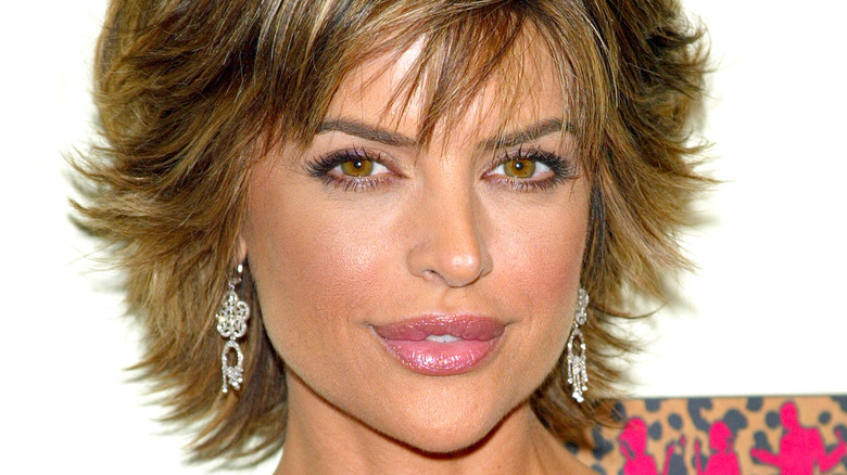 Lisa Rinna posant