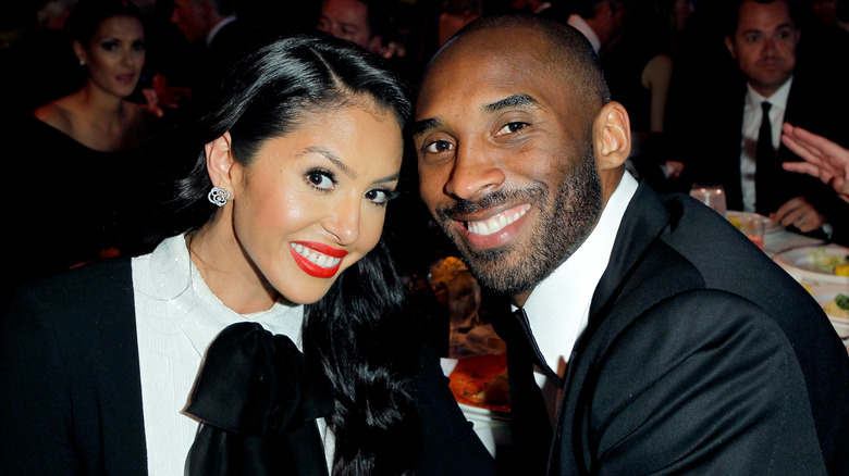 Kobe et Vanessa Bryant sourient