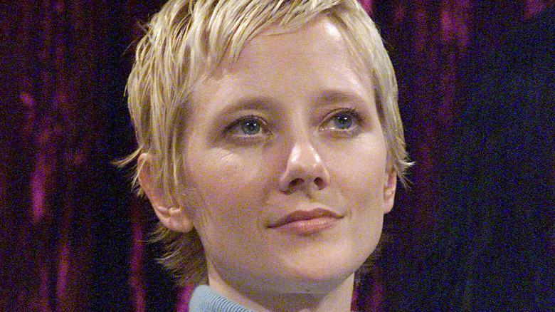 Anne Heche posant 