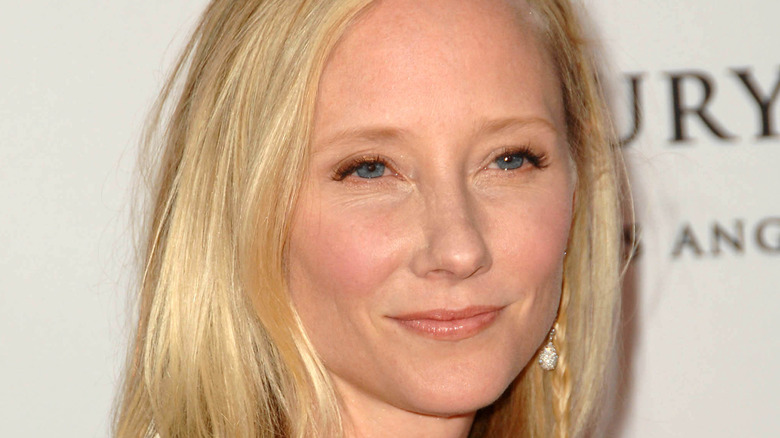 Anne Heche posant 