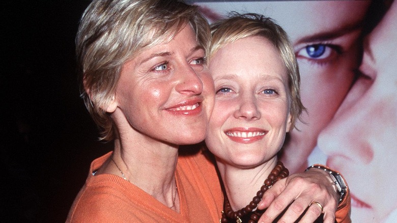 Anne Heche et Ellen DeGeneres se font un câlin 