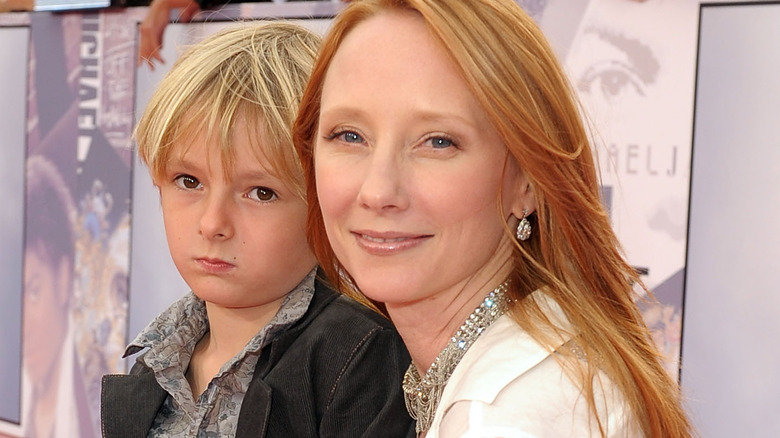 Anne Heche et son fils Homer souriant 