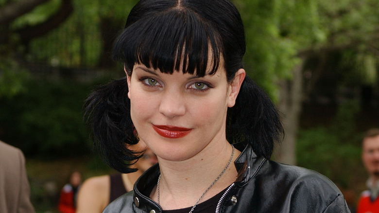 Pauley Perrette pose