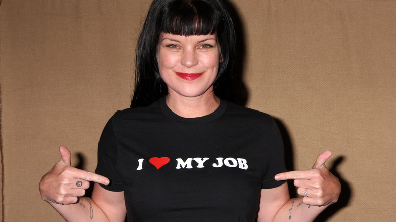 Pauley Perrette pose