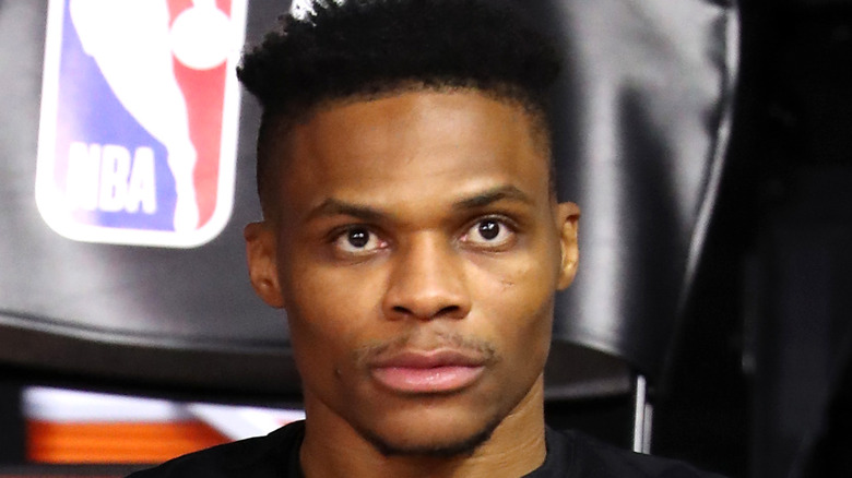 Russell Westbrook portant une chemise Black Lives Matter