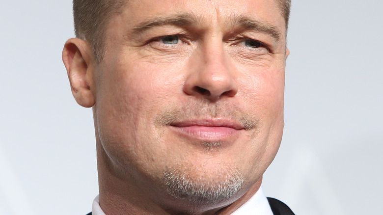 Brad Pitt portant un nœud papillon