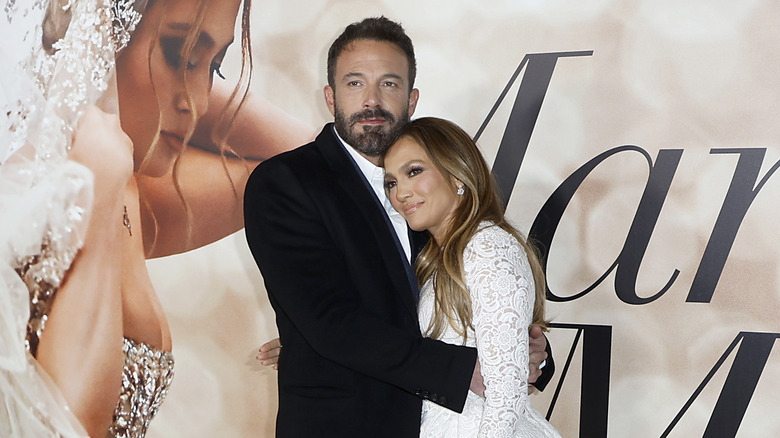 Ben Affleck et Jennifer Lopez sourient