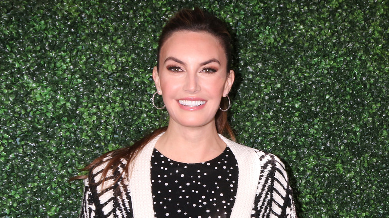 Elizabeth Chambers posant