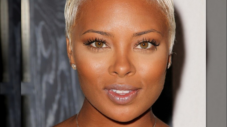 Eva Marcille souriante