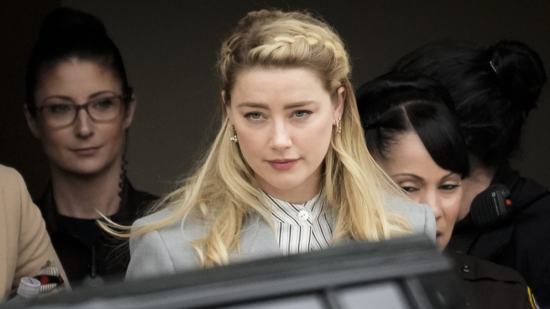 Amber Heard quitte le palais de justice 