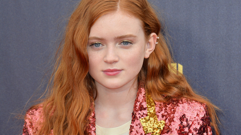 Sadie Sink souriant