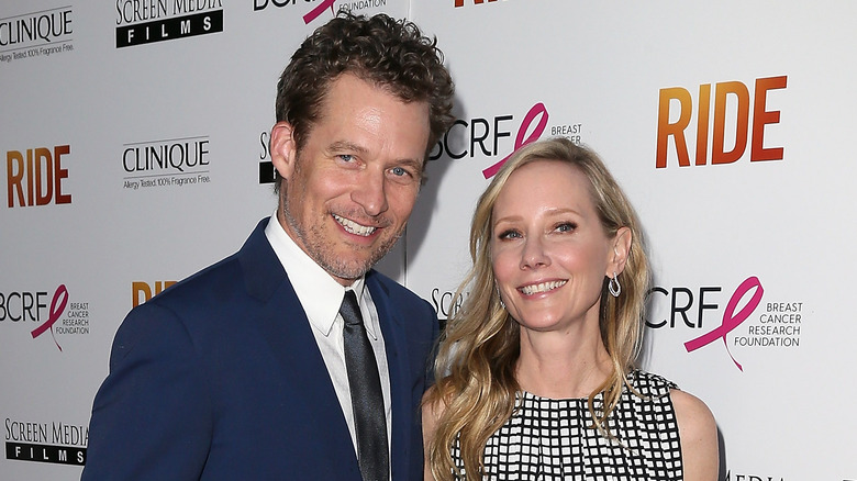 James Tupper Anne Heche posant