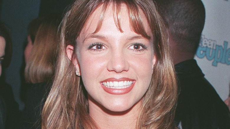 La jeune Britney Spears souriante 