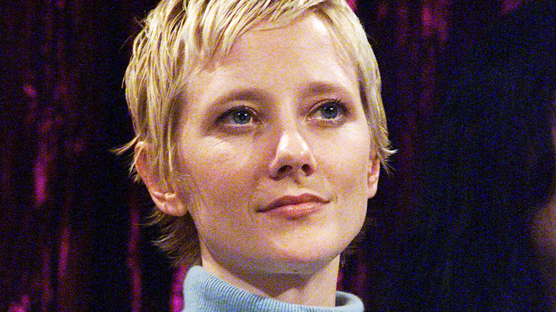 Anne Heche en col roulé