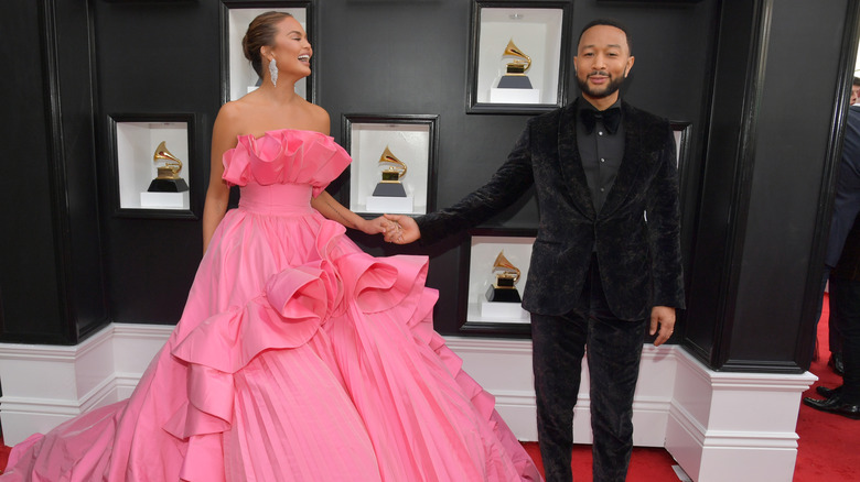 Chrissy Teigen et John Legend souriants