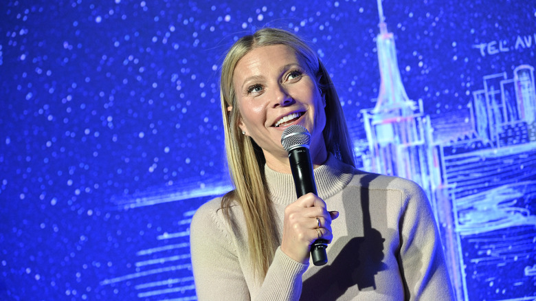 Gwyneth Paltrow avec micro