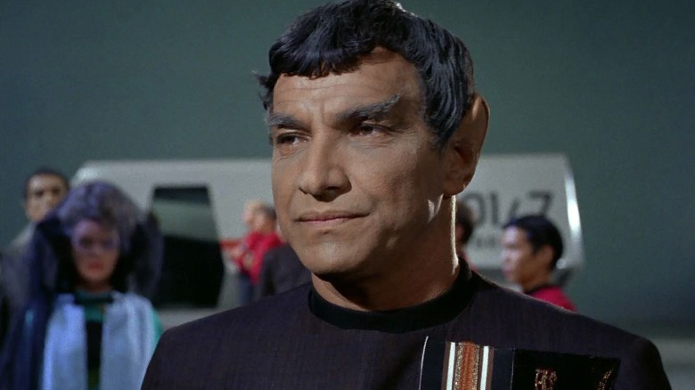 Mark Lenard comme Sarek dans Star Trek