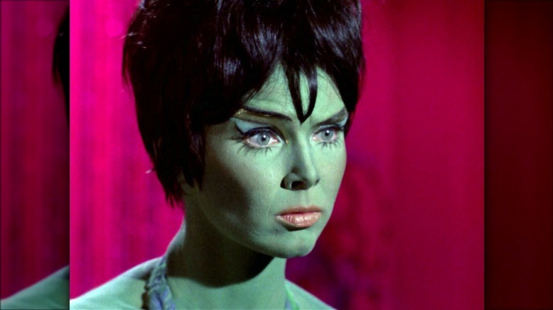 Yvonne Craig dans le rôle d'Orion Slave Girl dans Star Trek