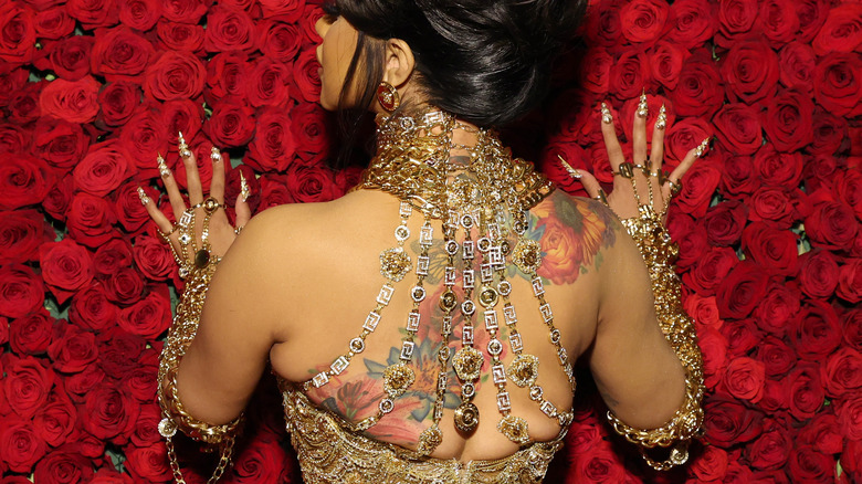 Le tatouage de Cardi B dans le dos