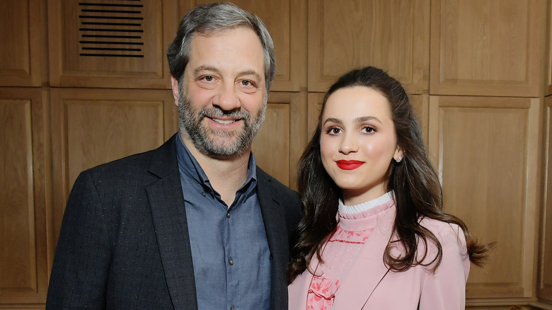 Maude et Judd Apatow posent 