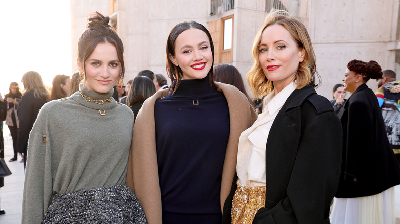 Maude Apatow, Leslie Mann et Iris Apatow posent 