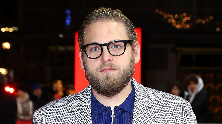 Jonah Hill pose sur le tapis rouge