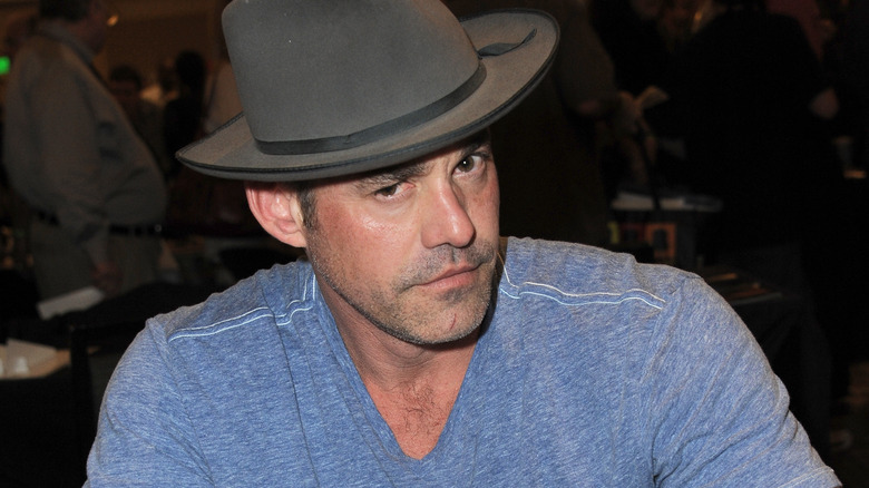 Nicholas Brendon avec chapeau