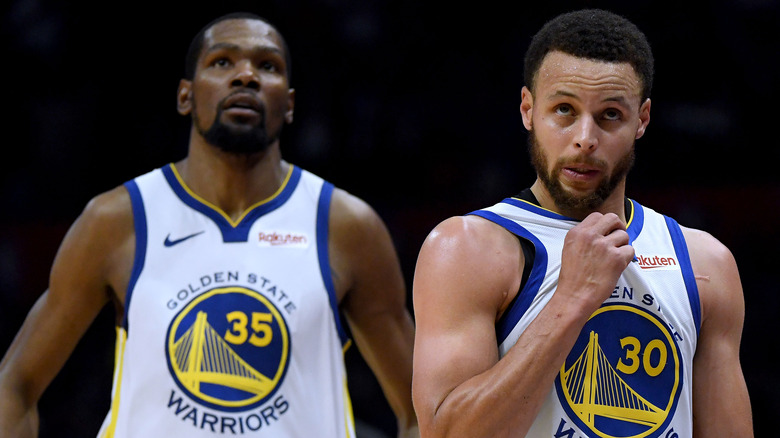 Kevin Durant, Steph Curry tirant le gilet